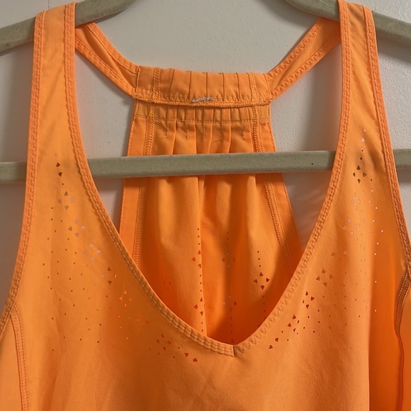 Lululemon Athletic Top - Picture 4 of 8